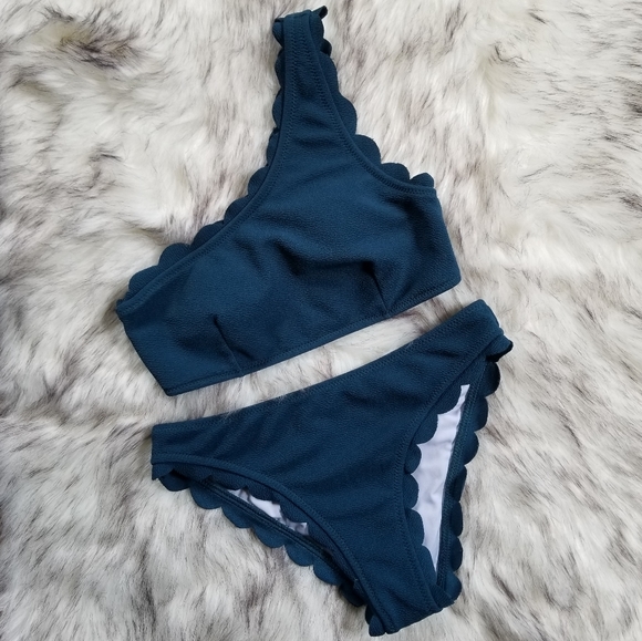 Cupshe Wavy Edge One-Shoulder Bikini - Picture 7 of 7